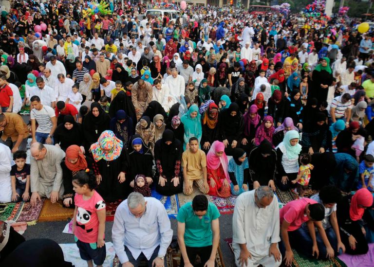 صلاة العيد في الساحات الكبيرة - تعبيرية