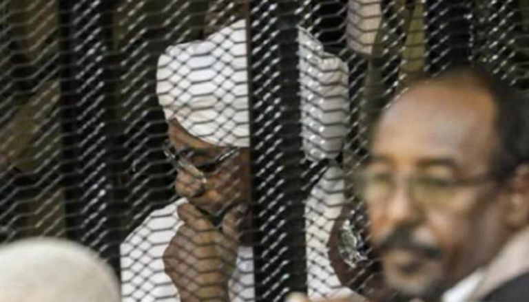 الرئيس السوداني المعزول عمر البشير متهم رئيسي في المجزرة
