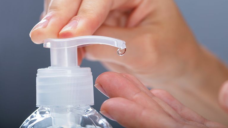 تحذير أمريكي بشأن أنواع خطيرة من مطهرات اليدين