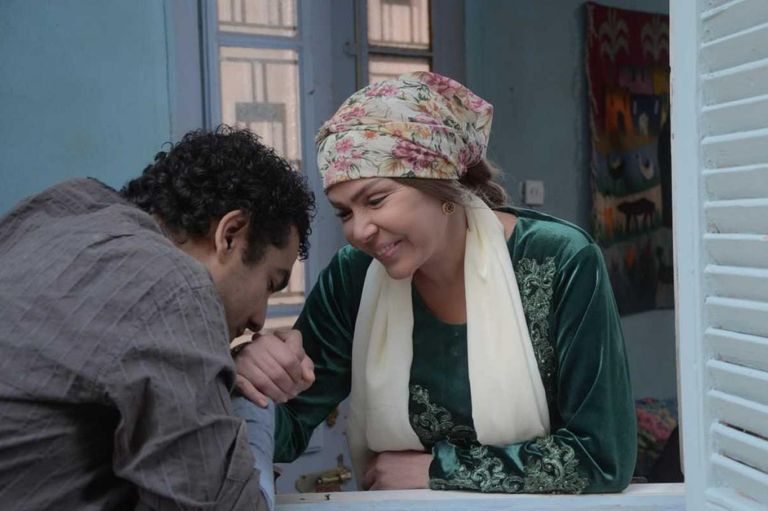 مشهد للفنانة المصرية لوسي من فيلم "ورقة جمعية"