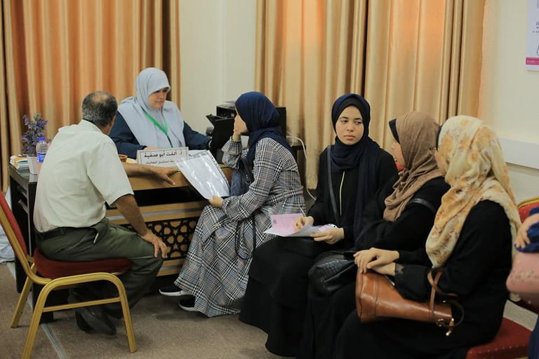 طموحات طلبة غزة تصطدم بجدار الأزمات