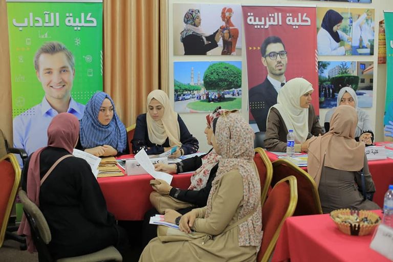 طموحات طلبة غزة تصطدم بجدار الأزمات