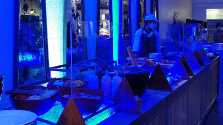 تشغيل ضوء تطهير الأوزون UVC الموجود على كل مكتب تسهم السياحة بـ15% من الناتج المحلي الإجمالي في تايلاند