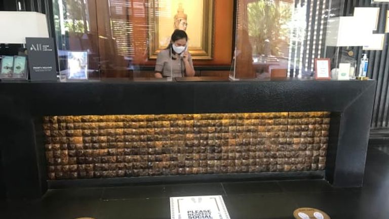 مكتب استقابل في منتجع "هوا هين في فيلاز" في تايلاند تسهم السياحة بـ15% من الناتج المحلي الإجمالي في تايلاند