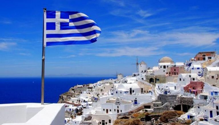 اليونان تفتح 6 موانئ كبيرة أمام السفن السياحية
