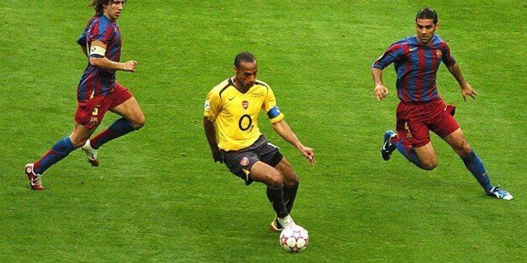 هنري بقميص أرسنال ضد برشلونة في نهائي دوري أبطال أوروبا 2006