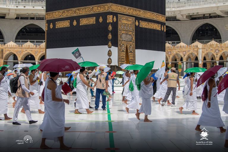 شاشات إلكترونية لخدمة حجاج 2020