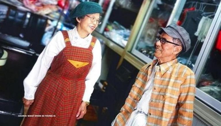 المسنان التايوانيان أثناء ارتدائهما لملابس الزبائن