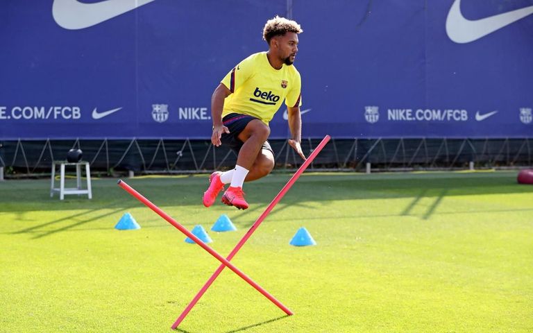 دوري أبطال أوروبا.. تدريبات فريق برشلونة الإسباني استعدادا لمواجهة نابولي الإيطالي ليونيل ميسي قائد برشلونة