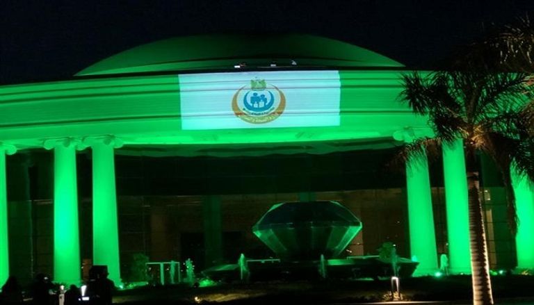 احتفالات في مصر بعد القضاء على فيروس "سي" إضاءة معالم أثرية بالأخضر بمصر بعد القضاء  على فيروس