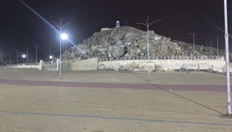 جبل الرحمة أشهر مكان في مشعر عرفات بعد مسجد نمرة