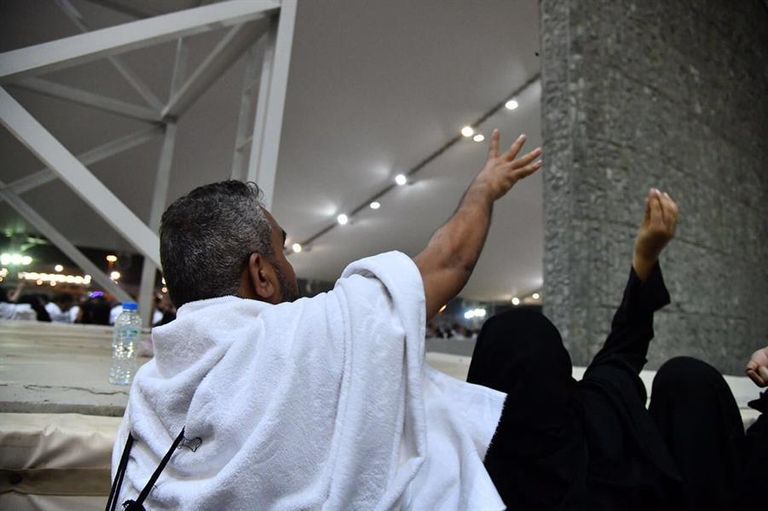 رمي الجمرات يبدأ من ليلة عيد الأضحى