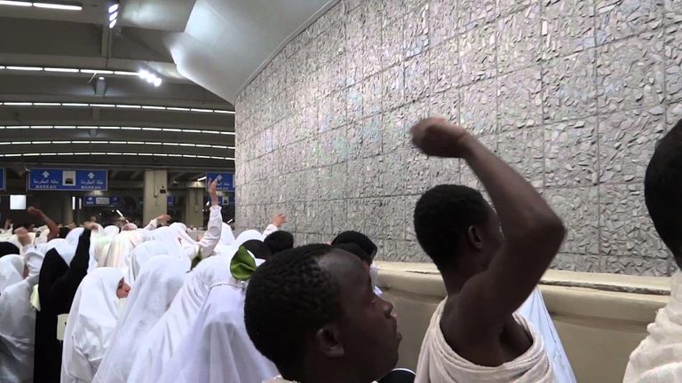 رمي الجمرات يبدأ من ليلة عيد الأضحى