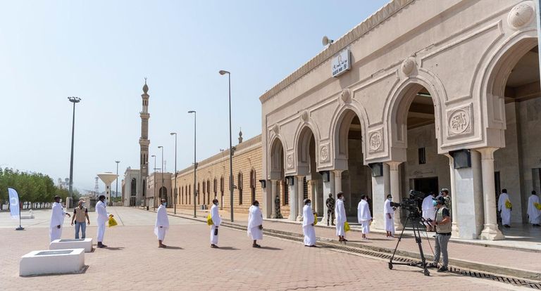 الحجاج يستمعون لخطبة عرفة 2020 بمسجد نمرة 