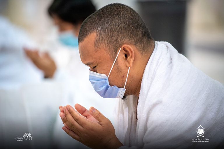 الحجاج يستمعون لخطبة عرفة 2020 بمسجد نمرة 