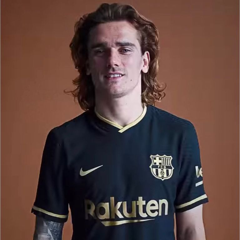 قميص برشلونة الاحتياطي