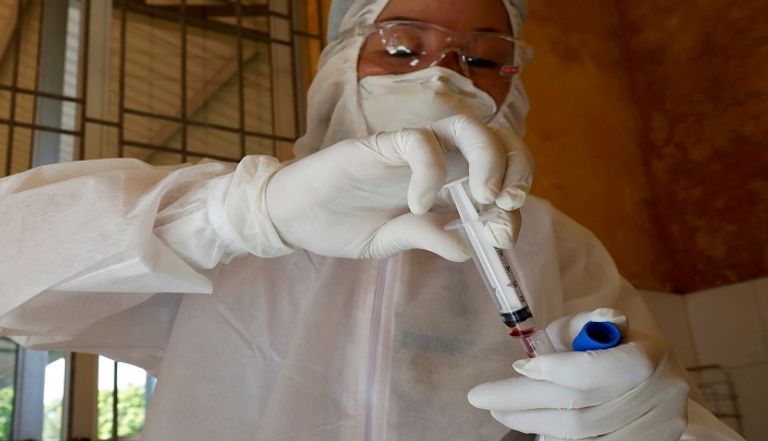 شخص يخضع لاختبار فيروس كورونا في ألمانيا