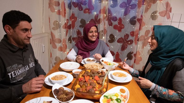 مسلمون يؤدون صلاة العيد بأحد مساجد ألمانيا