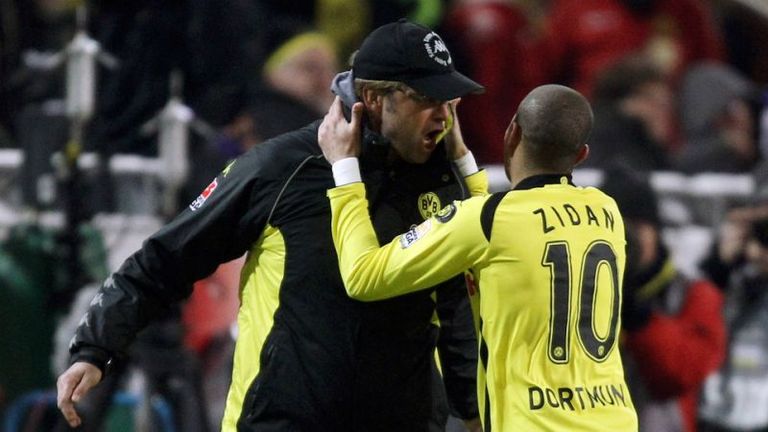 محمد زيدان نجم منتخب مصر وبروسيا دورتموند الألماني الأسبق مع يورجن كلوب