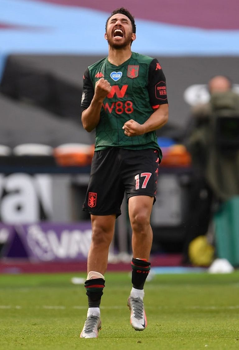 محمود تريزيجيه وفرحة البقاء بالدوري الإنجليزي