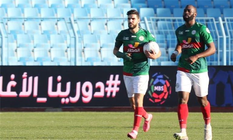 المغربي وليد أزارو مهاجم الأهلي المصري ليندر تاوامبا مهاجم التعاون السعودي