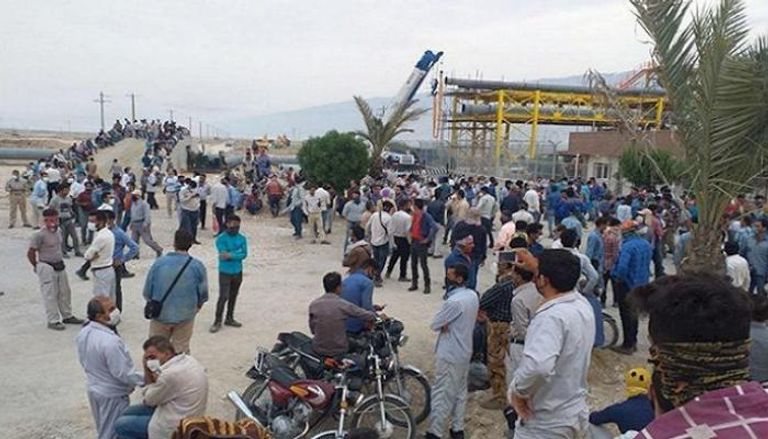 جانب من إضراب العمال في مصافي النفط بجنوب إيران