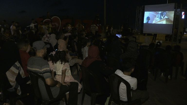 مبادرة سينما على الرصيف تنير ظلام غزة