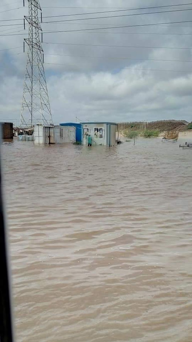 السيول وصلت إلى المنازل