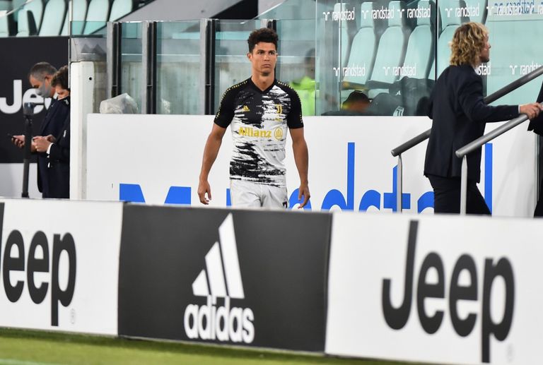 نظرة كريستيانو رونالدو خلال مباراة يوفنتوس أمام روما كريستيانو رونالدو خلال مباراة يوفنتوس أمام روما