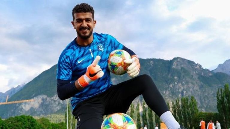 عبدالله المعيوف حارس الهلال السعودي سلمان المؤشر لاعب الأهلي السعودي