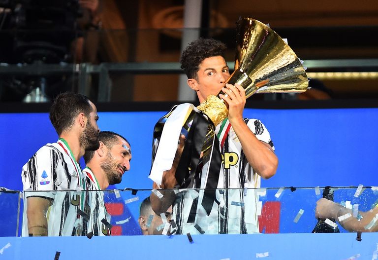 احتفالات يوفنتوس بلقب الدوري الإيطالي احتفالات يوفنتوس بلقب الدوري الإيطالي