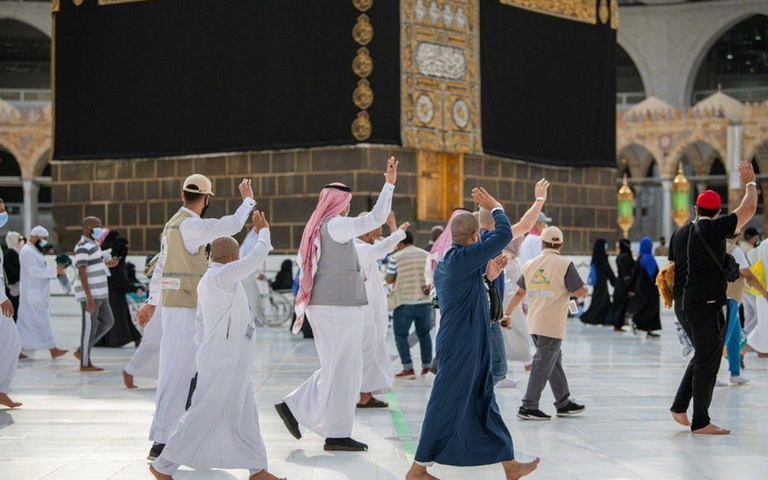 حجاج بيت الله يغادرون بعد انتهاء مناسك الحج