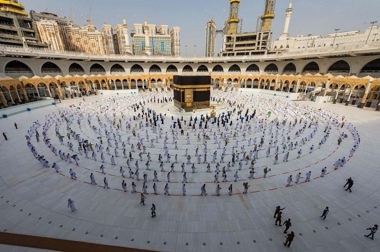 حجاج بيت الله يغادرون بعد انتهاء مناسك الحج