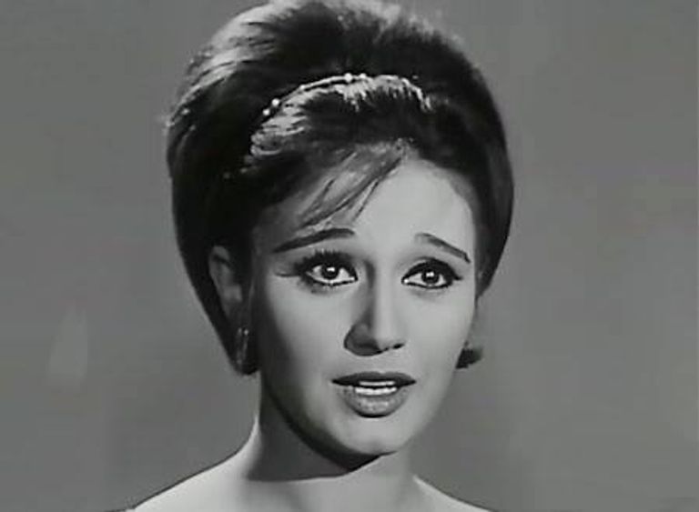 الفنانة المصرية مديحة كامل 