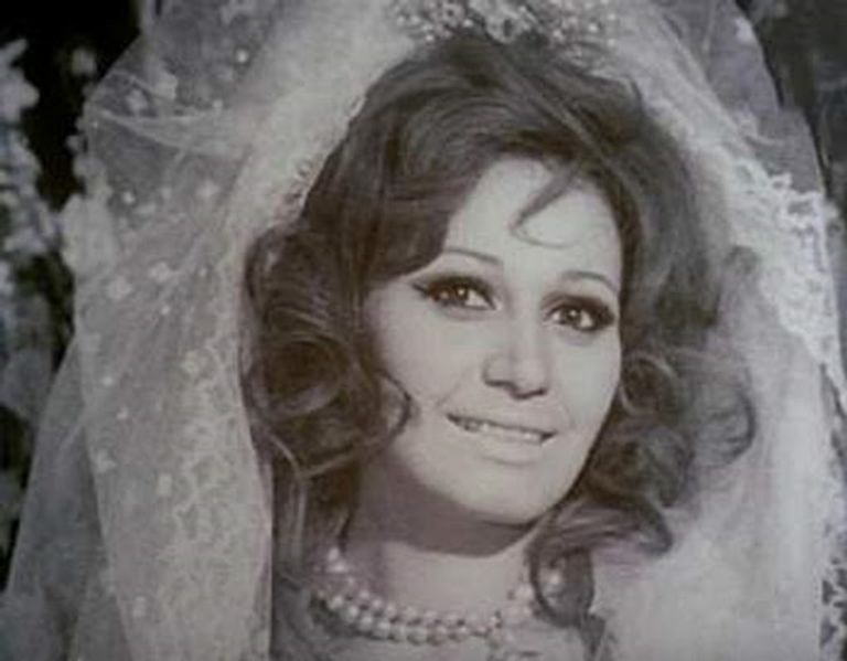 الفنانة المصرية مديحة كامل 