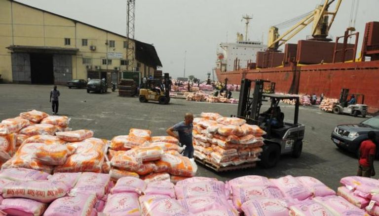 شحنات أرز بميناء في الهند