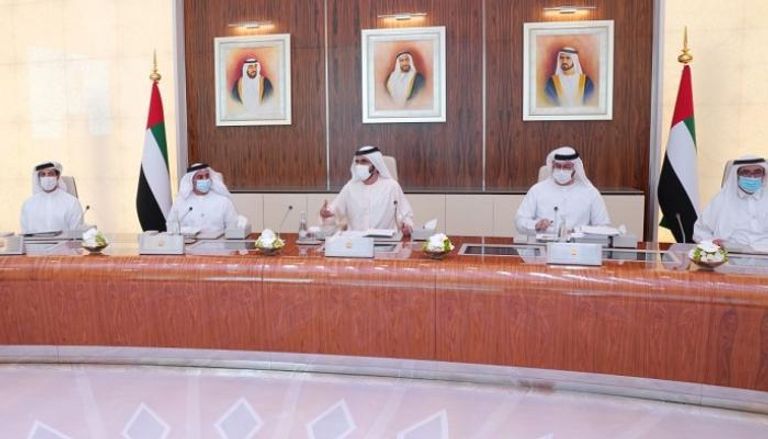 الشيخ محمد بن راشد آل مكتوم أثناء اجتماع مجلس الوزراء الإماراتي