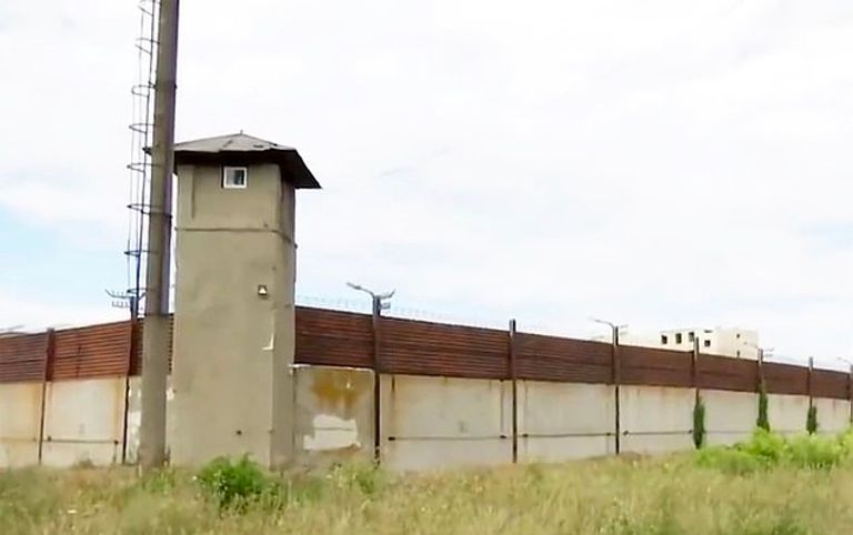 صورة لمدخل النفق الذي حفرته الأم