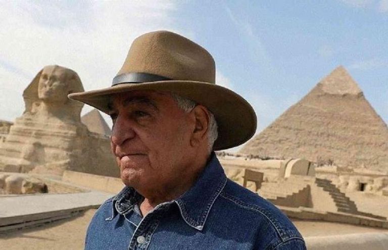 زاهي حواس وإيلون ماسك