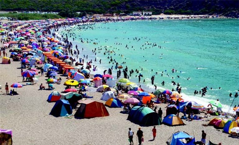 من شواطئ الساحل الجزائري أحد مساجد العاصمة الجزائرية - أرشيفية