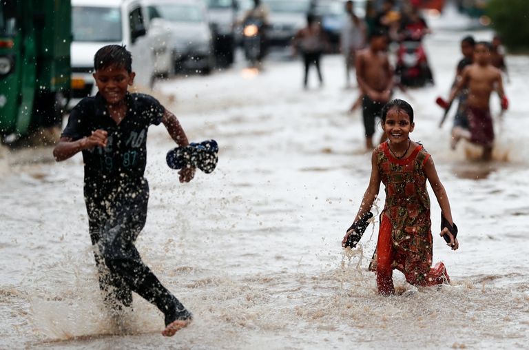 الفيضانات تجتاح "مومباي" الهندية