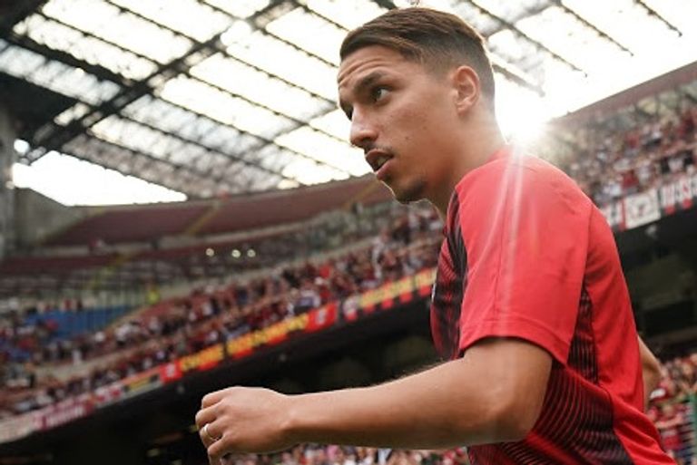 إسماعيل بن ناصر لاعب وسط ميلان