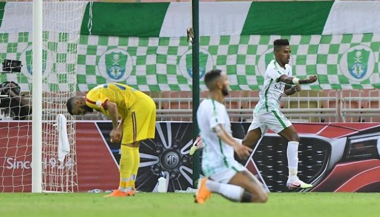 الأهلي خطف فوزا مثيرا من الحزم في الدوري السعودي
