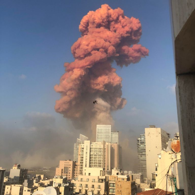 فريق إسعاف في موقع انفجار مرفأ بيروت