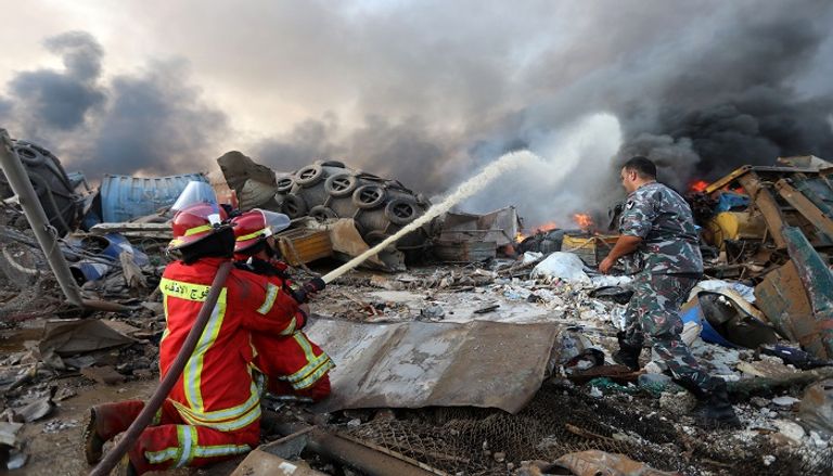 محاولات الإطفاء - رويترز   أرقام في كارثة مرفأ بيروت