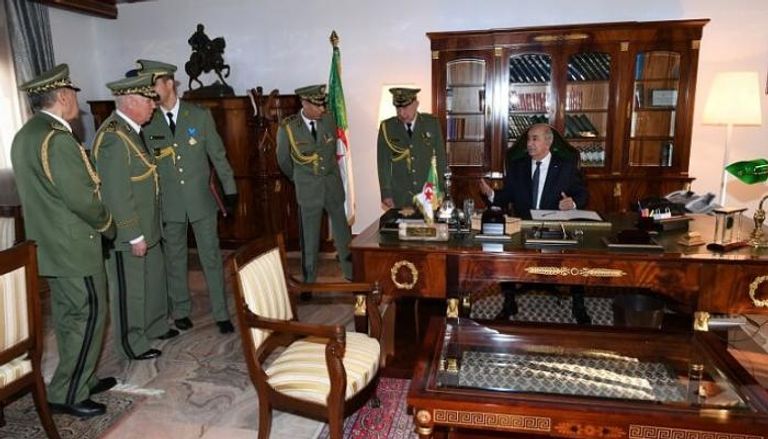 الرئيس الجزائري وكبار قادة الجيش - أرشيفية