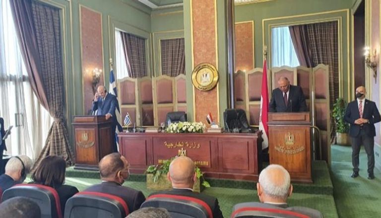 وزير الخارجية المصري يدلي بتصريحات خلال مؤتمر صحفي مشترك مع نظيره اليوناني