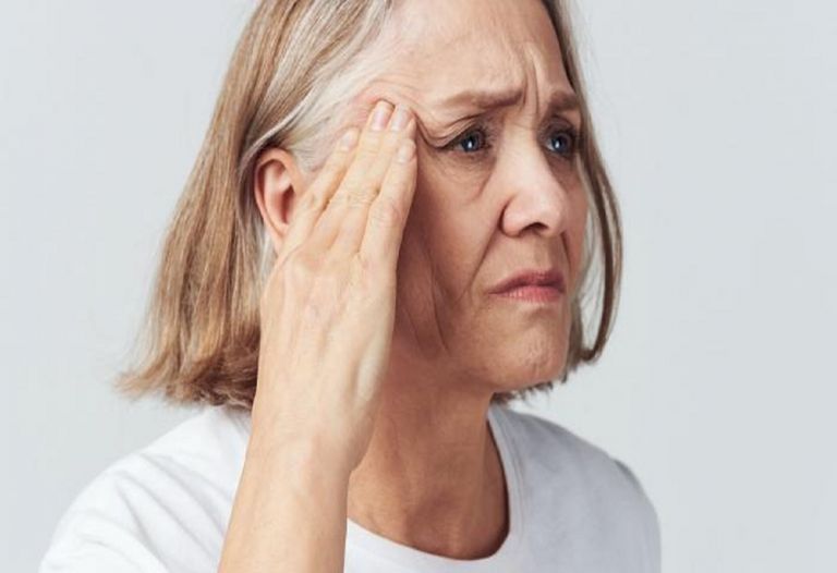أعراض الخرف لدى النساء.. لماذا تصاب النساء بالخرف؟