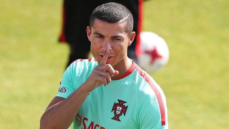 البرتغالي كريستيانو رونالدو نجم يوفنتوس يستعد لاستئناف دوري أبطال أوروبا البرتغالي كريستيانو رونالدو نجم يوفنتوس