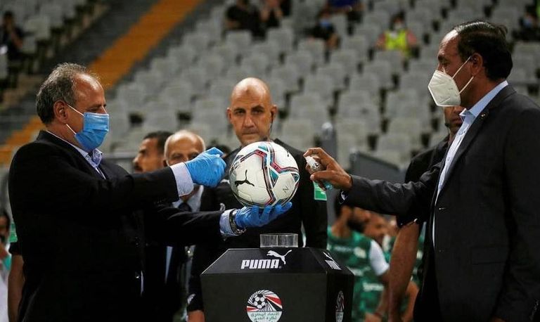 محمد عادل حكم مباراة الزمالك والمصري البورسعيدي في الدوري المصري